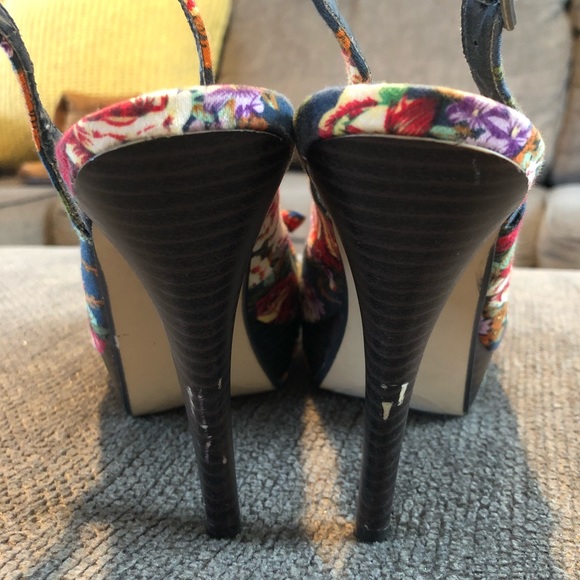 Madden Girl by Steve Madden Navy Floral Heel - Picture 4 of 6